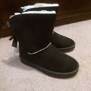 Women's Black UGG Boots with Faux Fur Lining